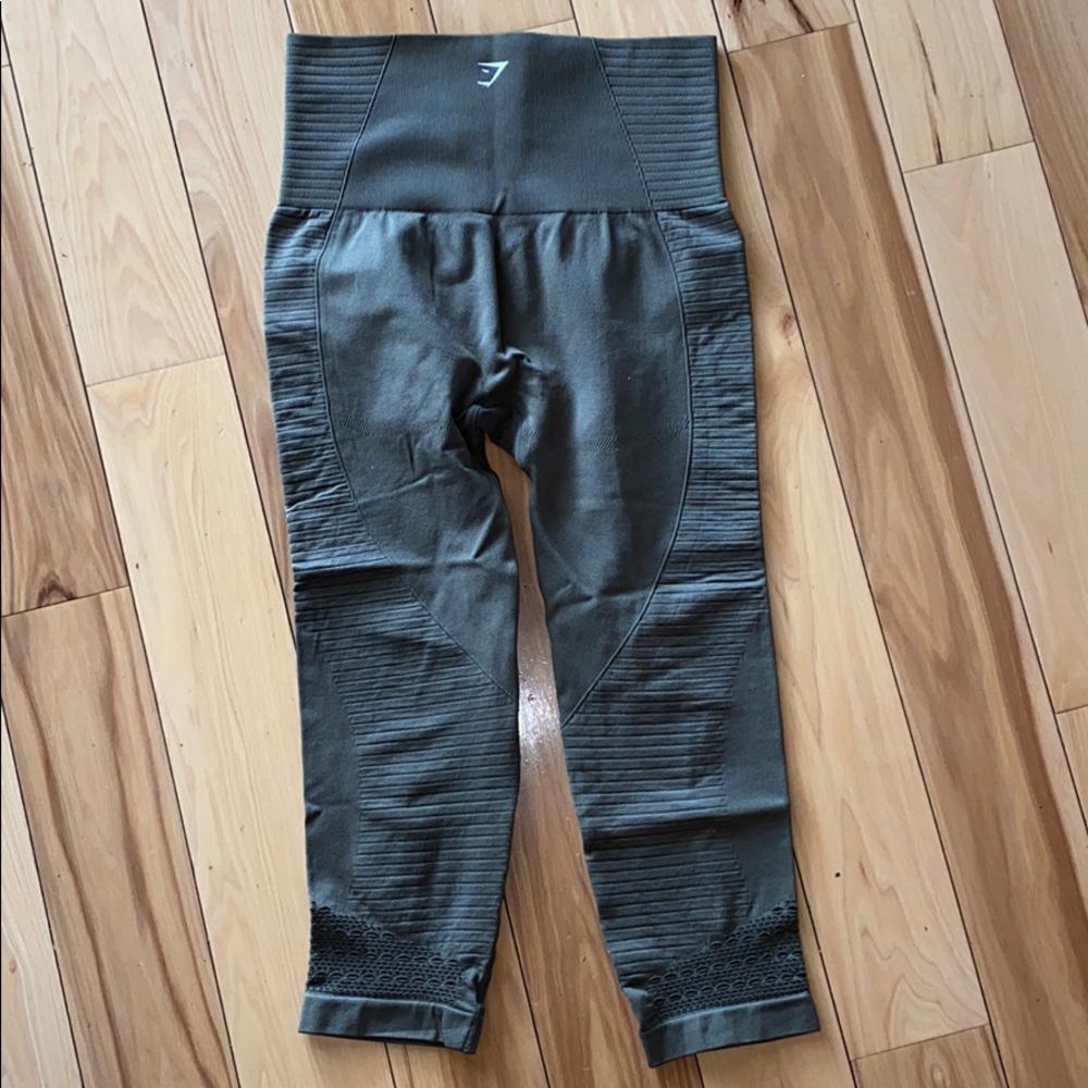 Olive gymshark crop.